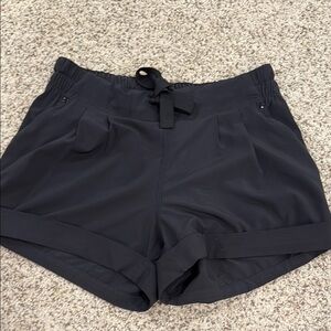 Lululemon Spring Breakaway II shorts. Size 6 black. Worn once.